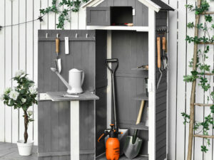 Outsunny Gartenschrank mit Tür und Dach, Geräteschuppen aus Holz, grau, 78x52,5x182cm, ideal für Gartenlagerung & faltbaren Tisch | Aosom.de