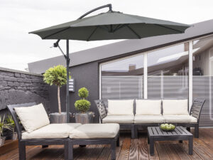 Outsunny Sonnenschirm Kurbelschirm mit Stahlgestell und Polyestergewebe Grau Ø2,95x2,45m für Garten Terrasse Balkon | Aosom.de